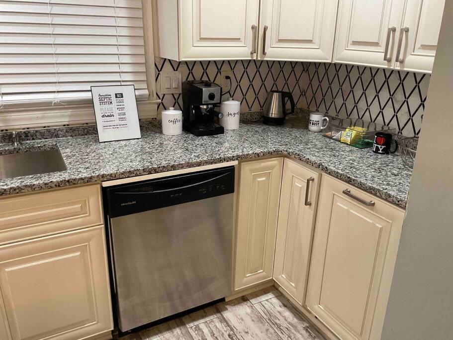 לורנסוויל Renovated 3Bedroom 2.5Bath 2 Story House W/ Garage מראה חיצוני תמונה